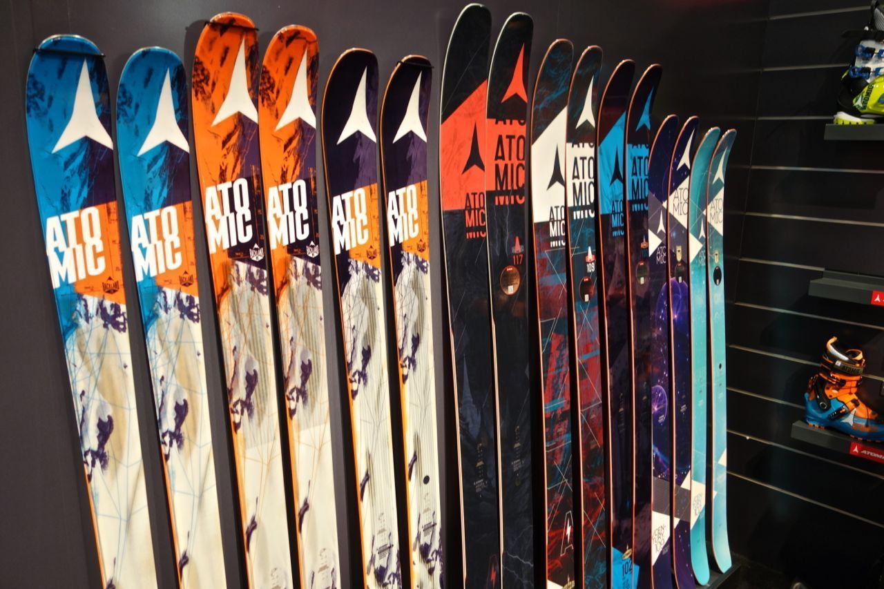 Skis lined up on wall