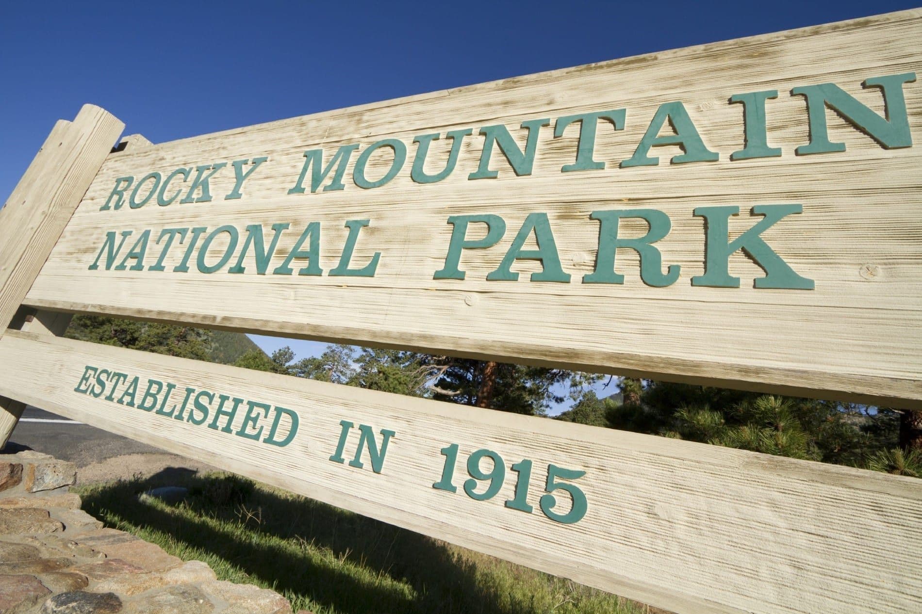 Rocky Mountain National Park sign 