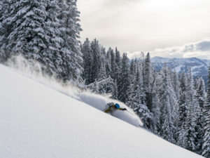 deep turns skiing in the mountains